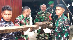 Kodim 1708/BN Bersama Tim Gabungan Bersihkan Puing-Puing Rumah Terdampak Ledakan di Biak