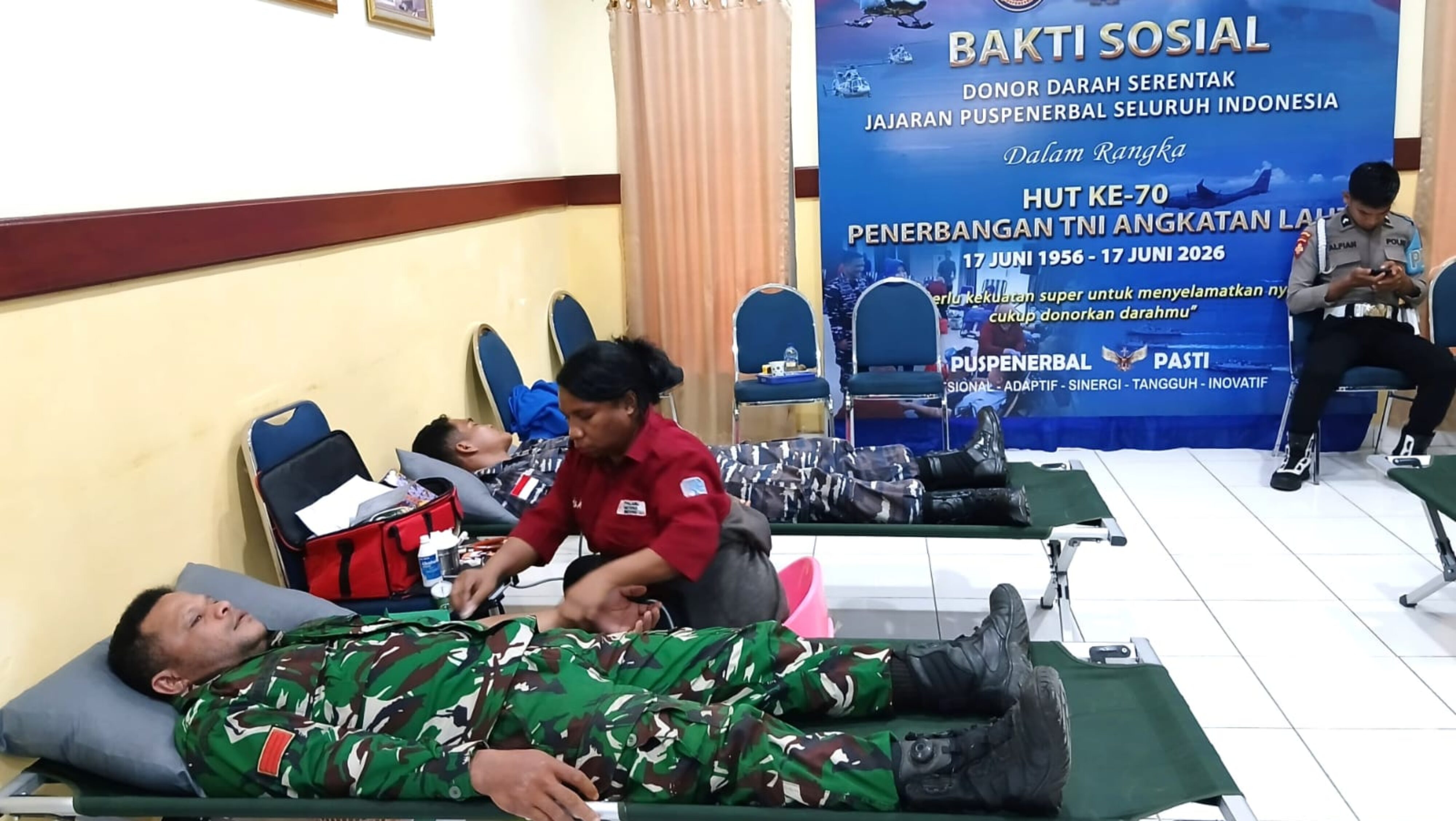 Peduli Kemanusiaan, Personel Kodim 1708/BN Ikut Donor Darah Peringati HUT 70 Puspenerbal