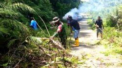 Peduli Kebersihan dan Pariwisata, Babinsa Bersama Warga Gelar Karya Bakti di Marsram