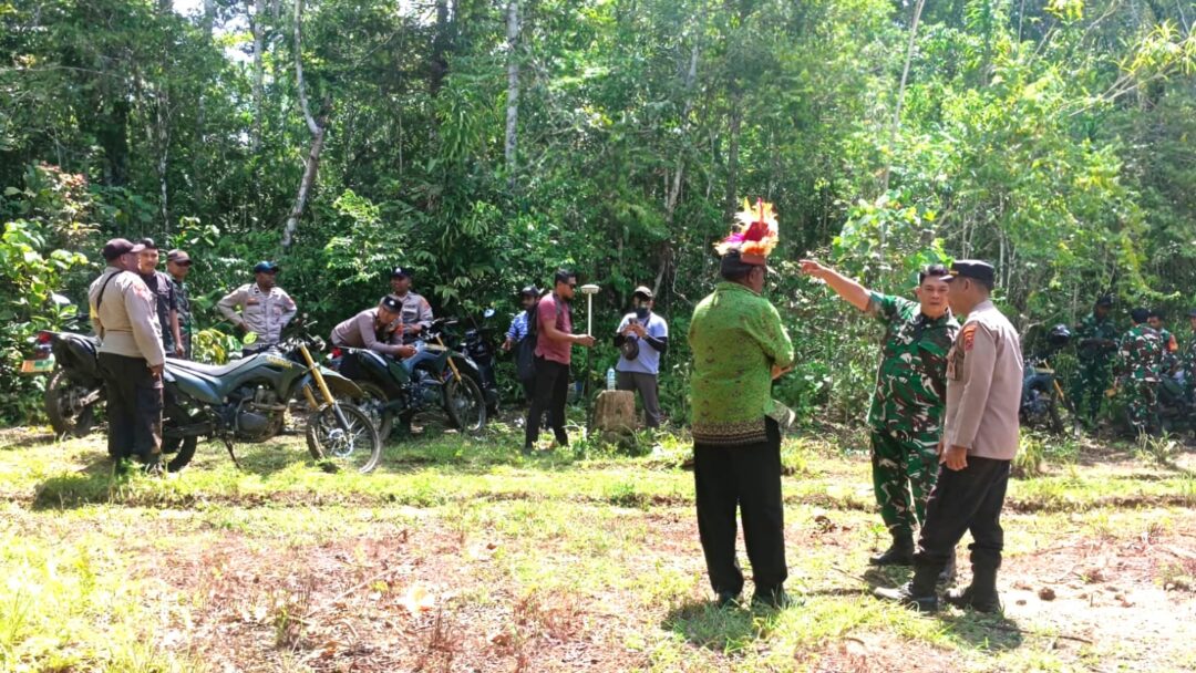 Kodim 1708/BN Amankan Kunjungan Wagub Papua ke Lokasi Rencana Badan Antariksa di Biak