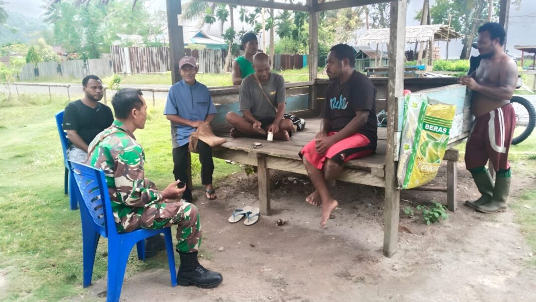 Jaga Kebersamaan, Babinsa Ajak Warga Pelihara Kerukunan dan Keamanan Lingkungan