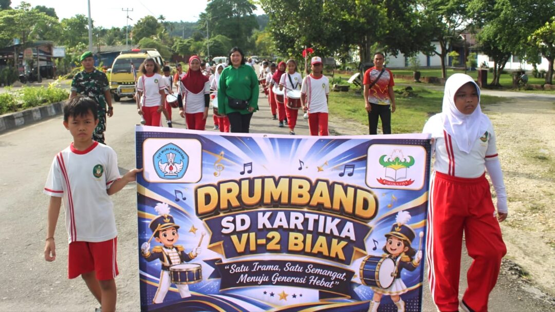 Tampilkan keunggulan Murid, SD Kartika VI-2 Biak Gelar Pawai Drum Band Keliling Kota Biak