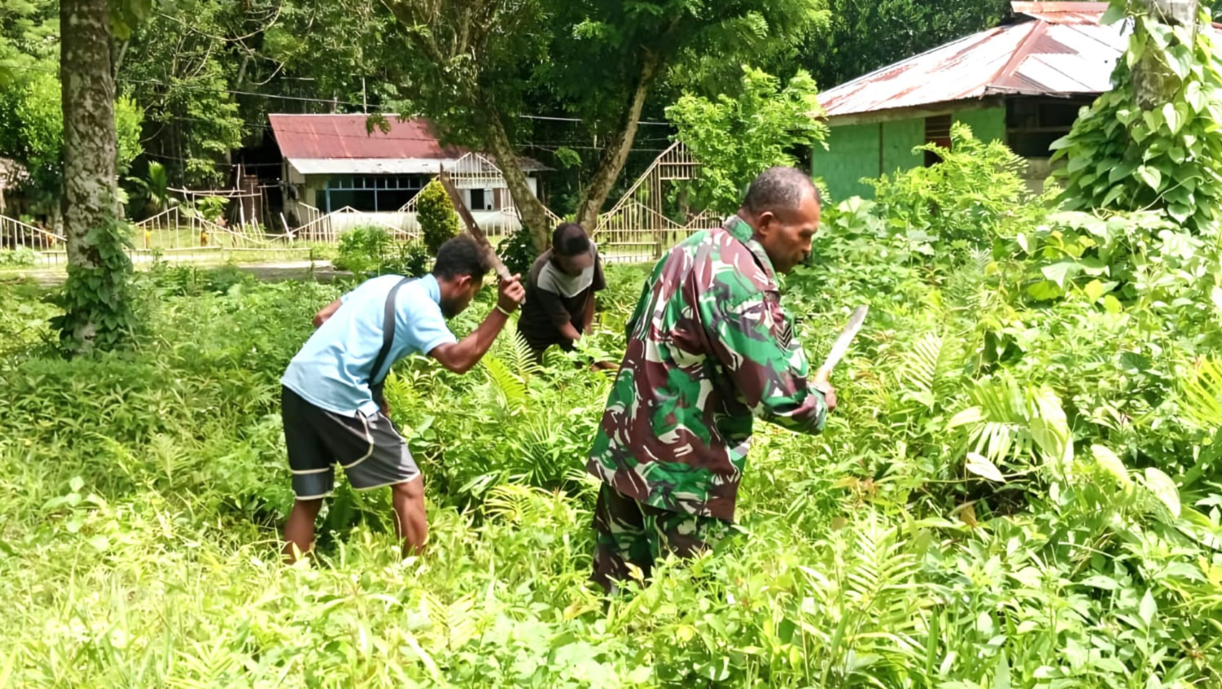 Aksi Babinsa Jadi Penyemangat Petani