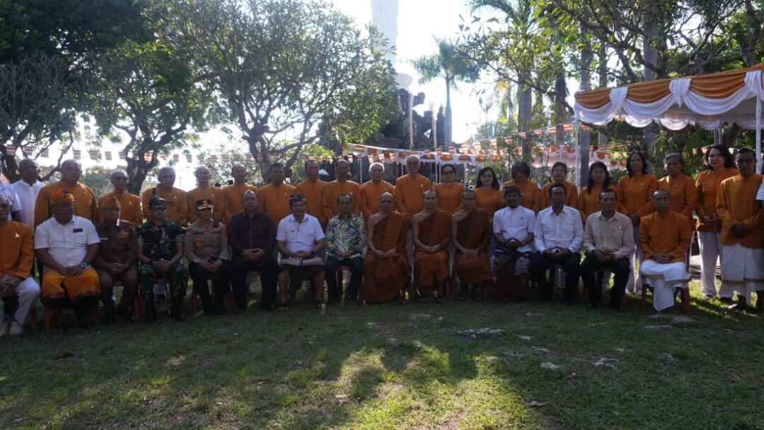 Jaga Toleransi 50 Tahun, Bupati Kembang Hartawan Hadiri Perayaan Emas Dan Tandatangani Prasasti Vihara Empu Astapaka