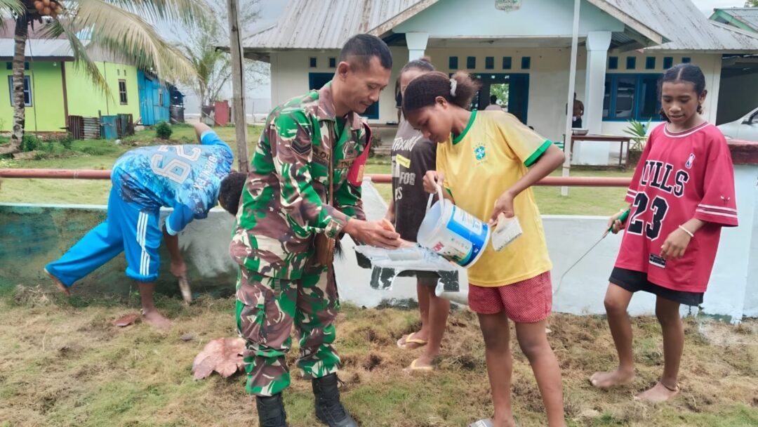 Bersama Gotong-Royong, Babinsa Ubah Wajah Balai Kampung