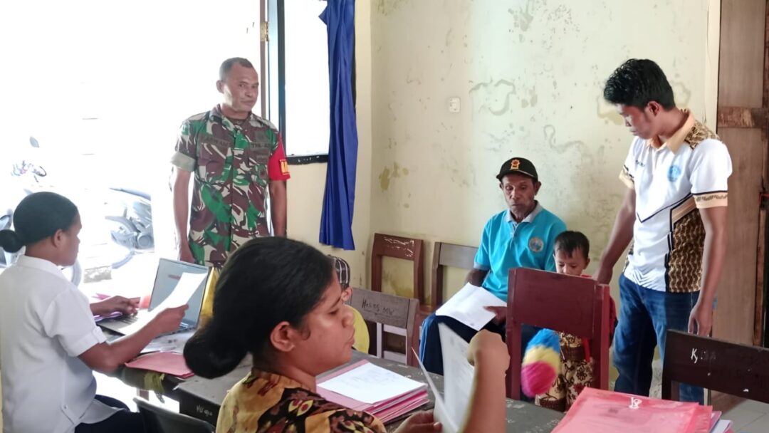 Babinsa Kawal PPDB di SMPN 3 Swaipak