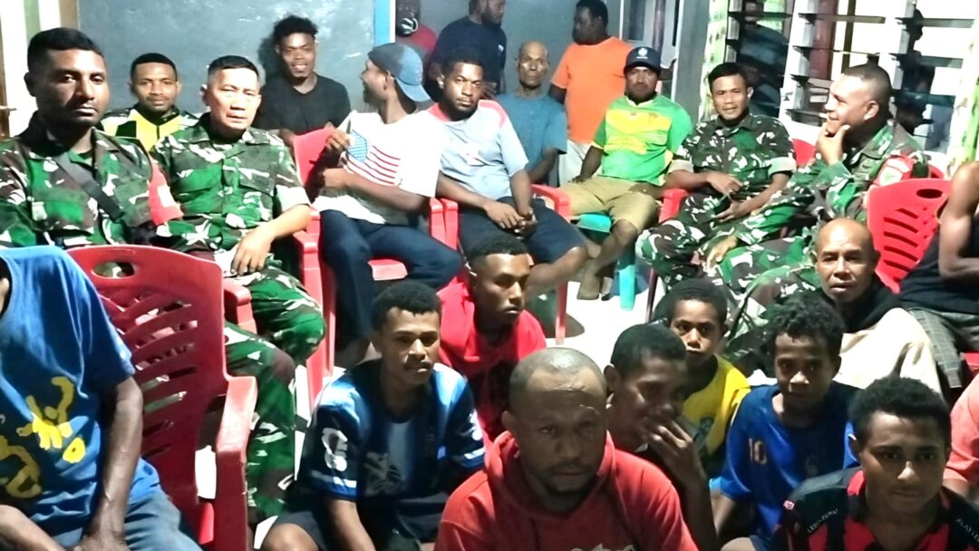 Nobar Ajang Pererat Kedekatan Koramil Biak Barat dengan Warga