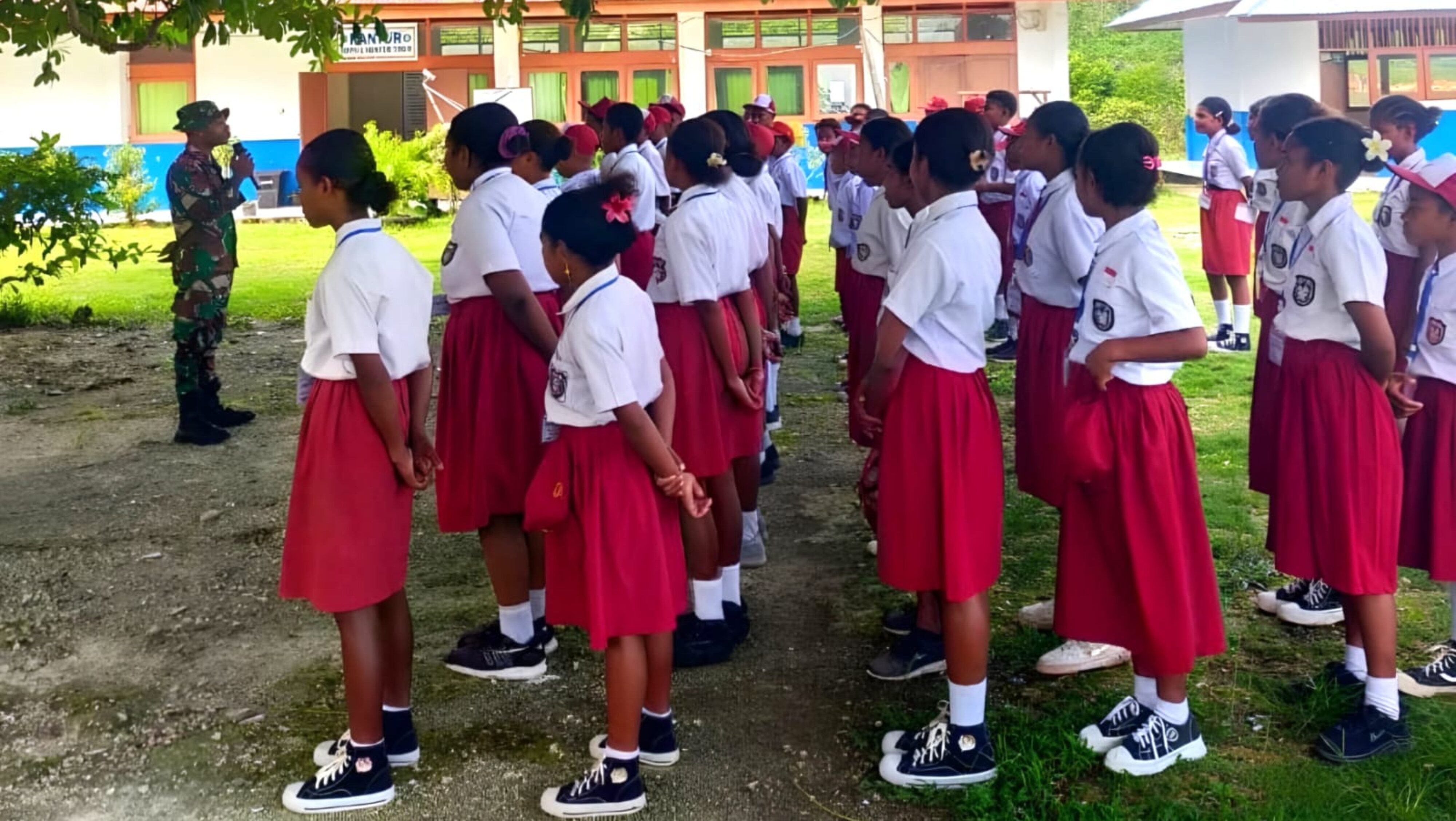 MPLS, Babinsa Bekali Siswa dengan Disiplin