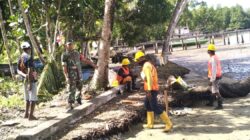 Babinsa Bantu Pengukuran Lokasi Pembangunan Kampung Nelayan