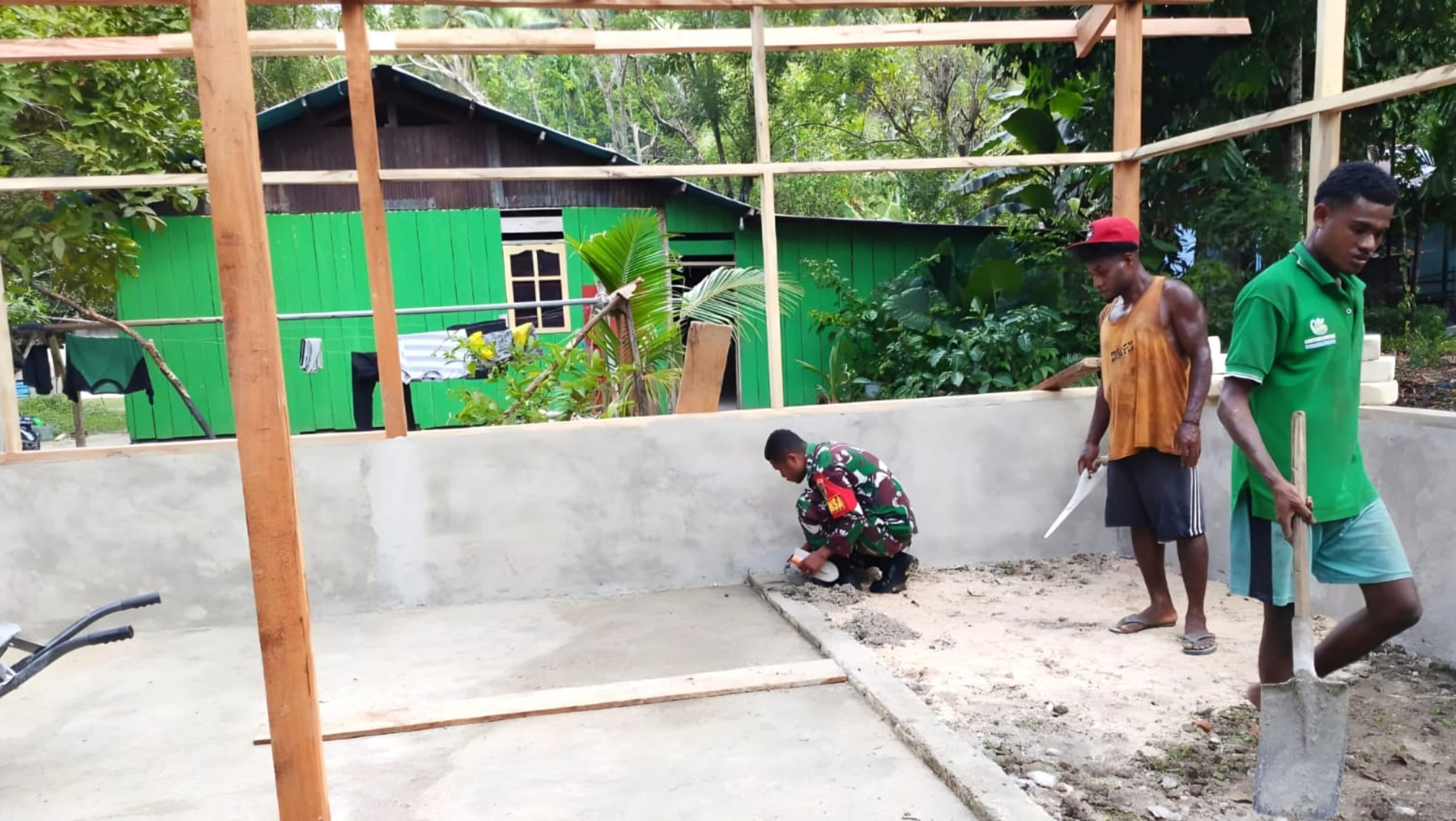 Aksi Spontan Babinsa Bantu Warga