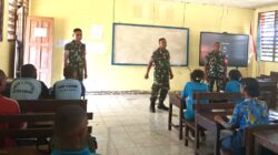 Saat MPLS, Babinsa Biak Kota Barikan Materi PBB kepada Siswa SMKN Pertanian Biak