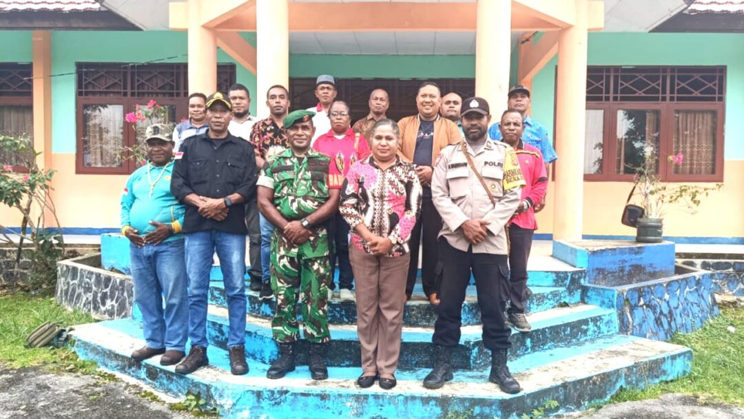 Babinsa Biak Kota Ikuti Rapat HUT Ke-81 RI di Yendidori