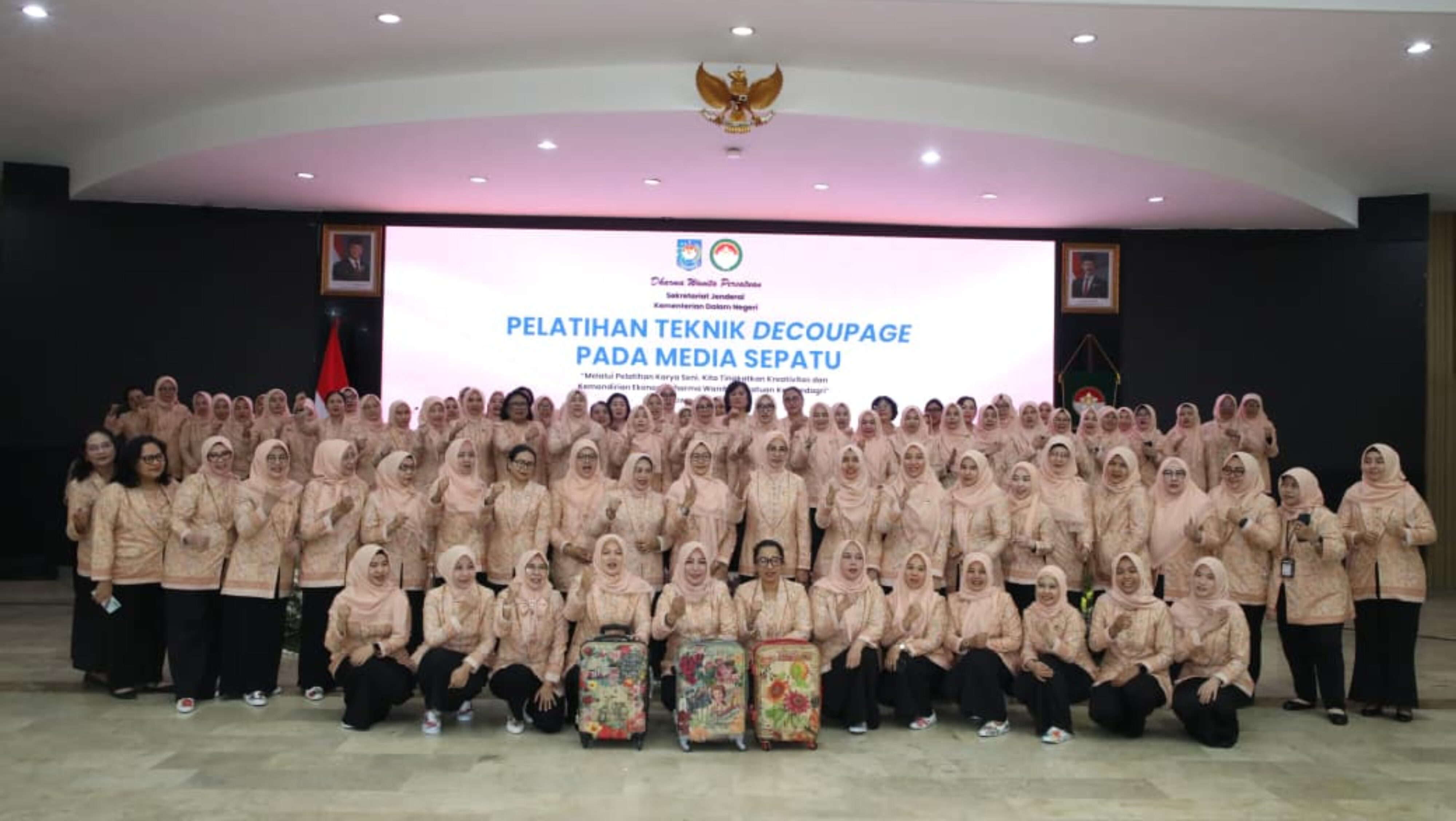 Dorong Kemandirian Ekonomi Keluarga, Ketua DWP Kemendagri Ajak Anggotanya Kembangkan Kreativitas