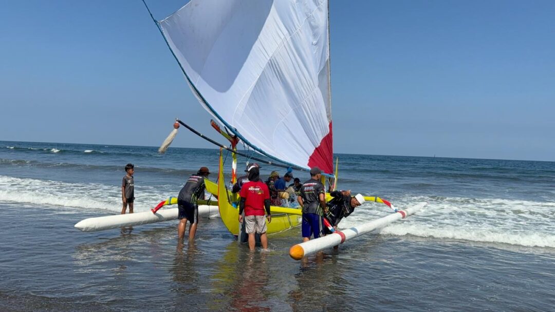 Tasyakuran Petik Laut Desa Airkuning Tahun 2026 Dimeriahkan Puluhan Peserta Lomba Balap Jukung Tradisional