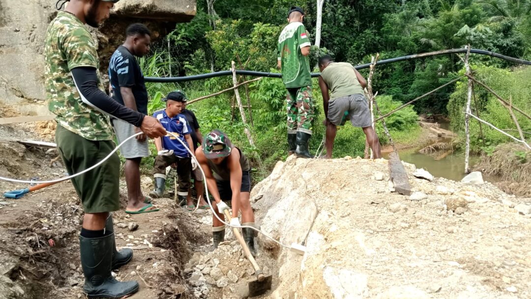 Menggali Karang Keras, Prajurit Kodim 1708/BN Bangun Akses Baru untuk Warga