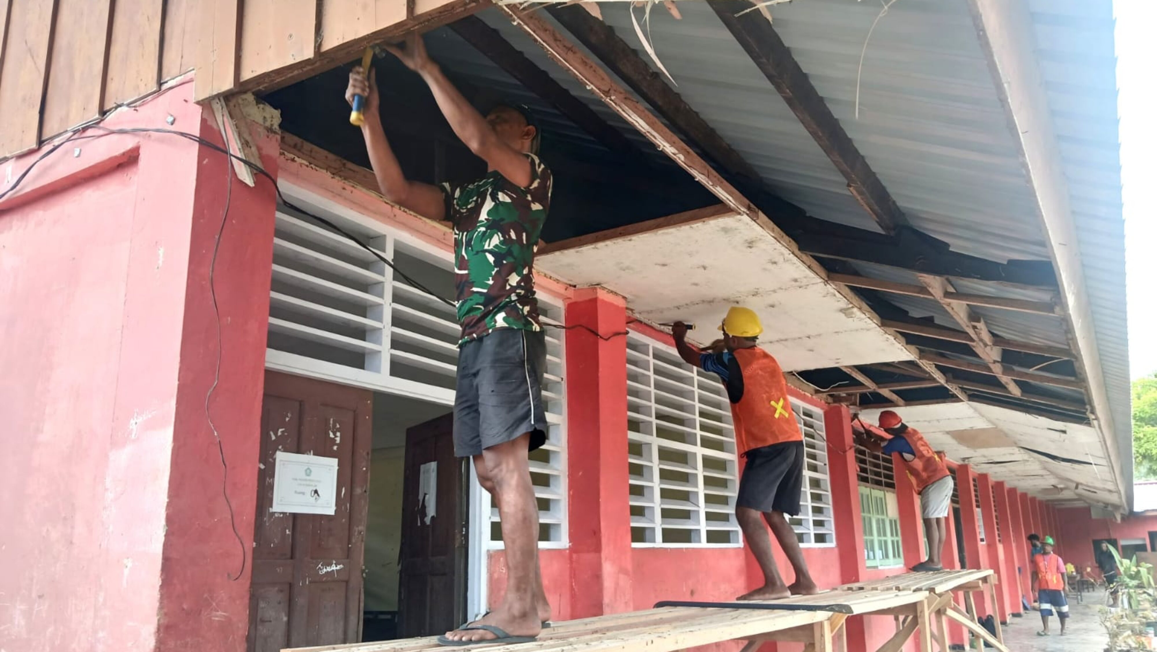 Kodim 1708/BN Rehabikitasi Gedung SMKN Pertanian Biak