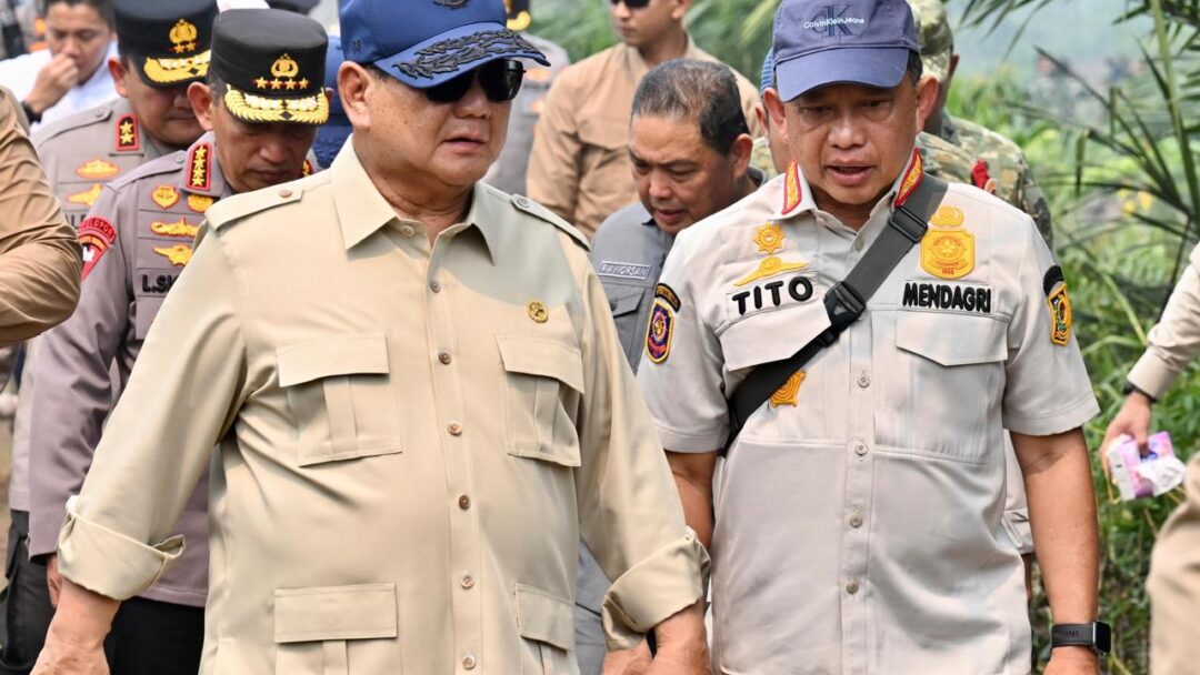 Mendagri Tito Dampingi Presiden Prabowo Tinjau Penanganan Karhutla di Kalimantan Barat