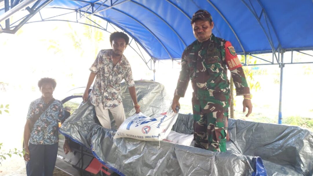 Babinsa Monitor Kegiatan Reses Tahap II Anggota DPRK Provinsi Papua di Kampung Amyas
