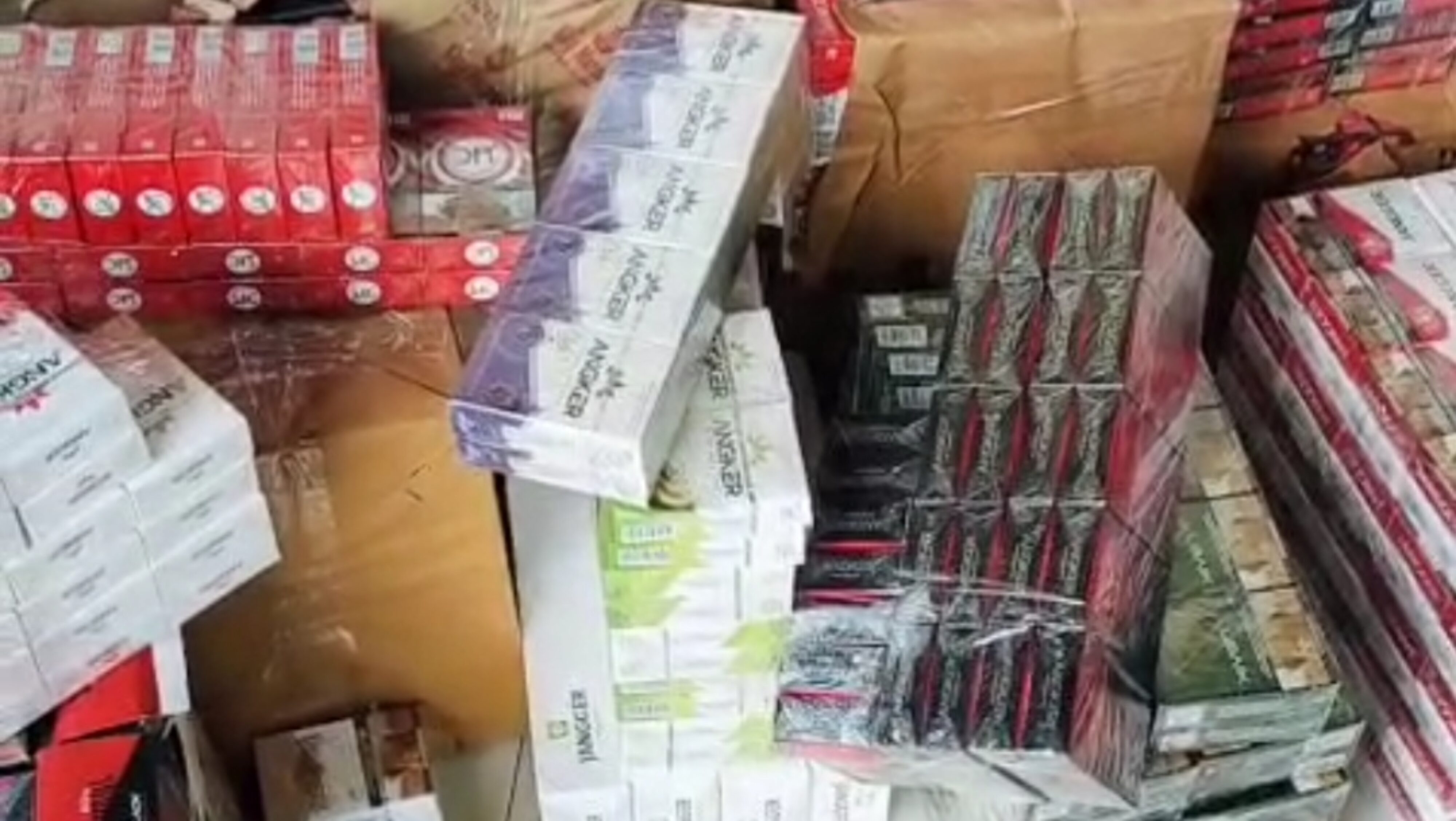 Polres Jembrana Sita 2.314 Bungkus Rokok Ilegal di Gilimanuk, Pemilik Warung Diamankan