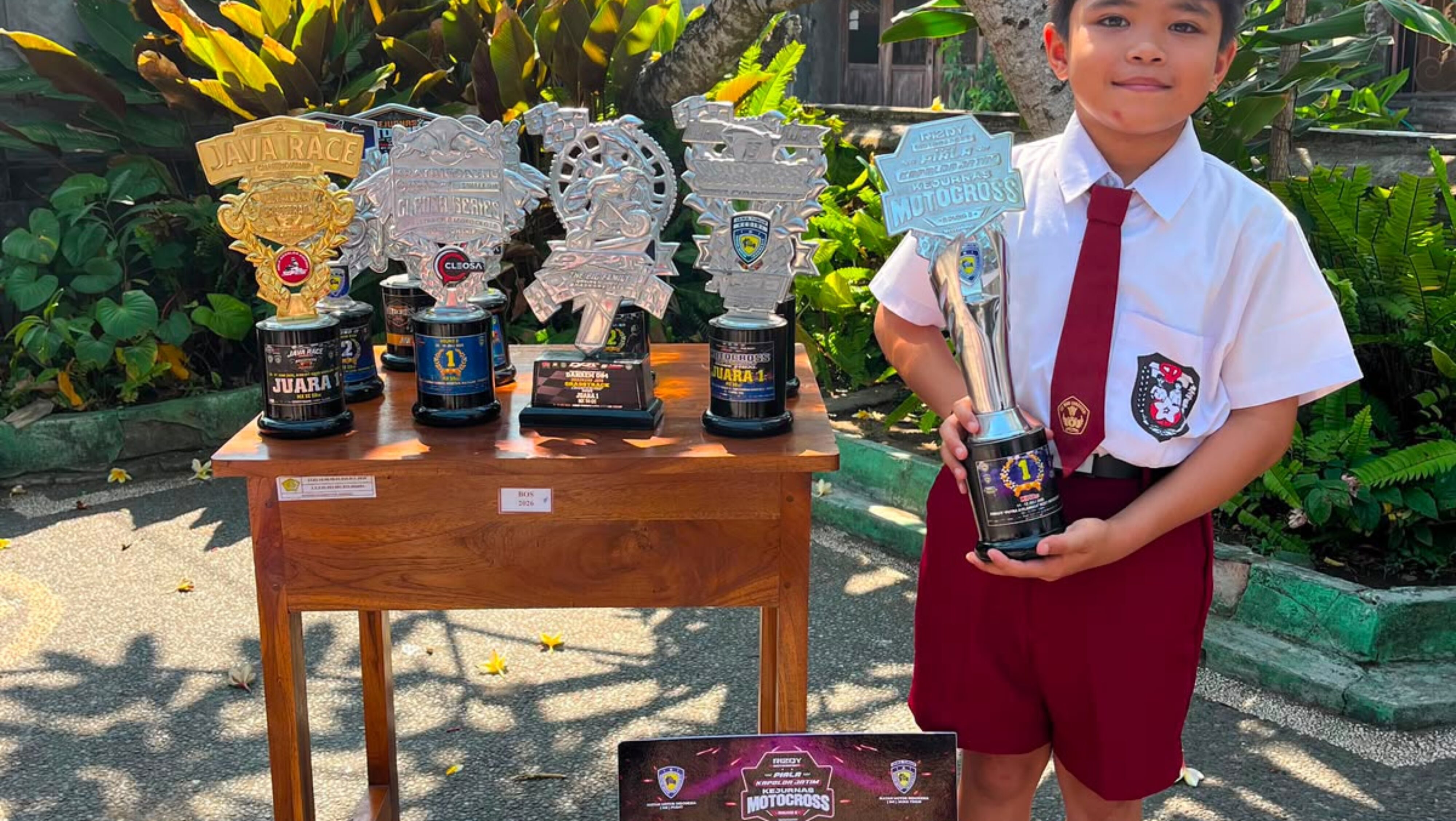 Tampil Impresif, Crosser Cilik Asal Jembrana “Super Boy” Sapu Bersih 4 Gelar Juara Motocross 50cc Di Jawa
