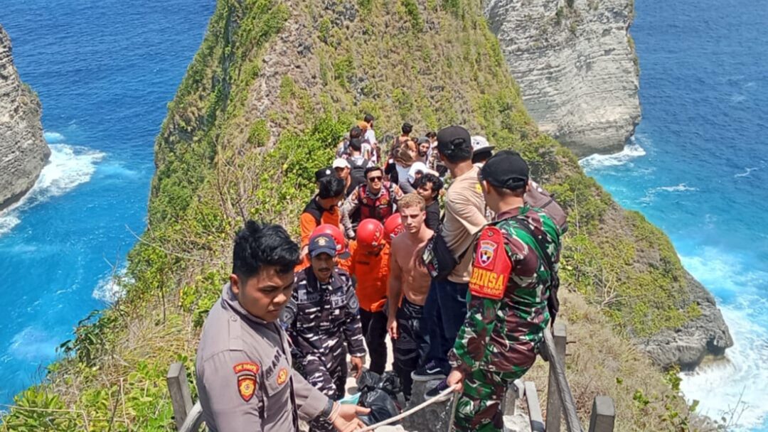 WNA Australia Tewas Terjatuh dari Tebing Pantai Kelingking Nusa Penida