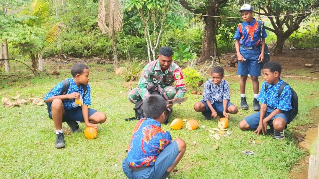 Babinsa Koramil 1708-03/Biak Barat Berikan Motivasi kepada Siswa SMP