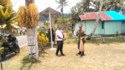 Babinsa Warsa dan Warga Karya Bakti di Kampung Amoy