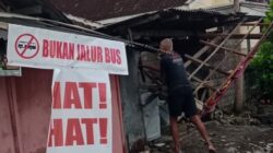 Terobos Gang Sempit demi Hindari Macet Gilimanuk, Bus Tabrak Warung Warga