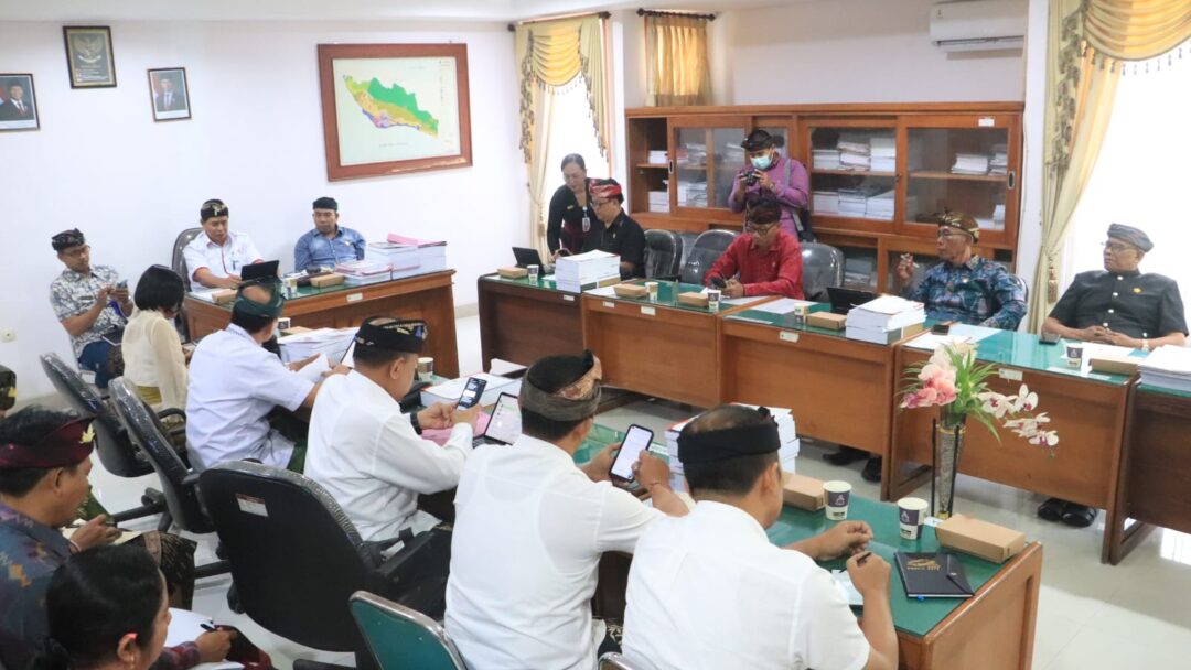 Gelar Rapat Komisi III DPRD Jembrana Dorong Penataan Kabel Dan Utilitas Masuk Sistem Terpadu
