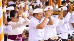 Bupati Kembang Hadiri Karya Pujawali Pura Luhur Dangkahyangan Rambut Siwi