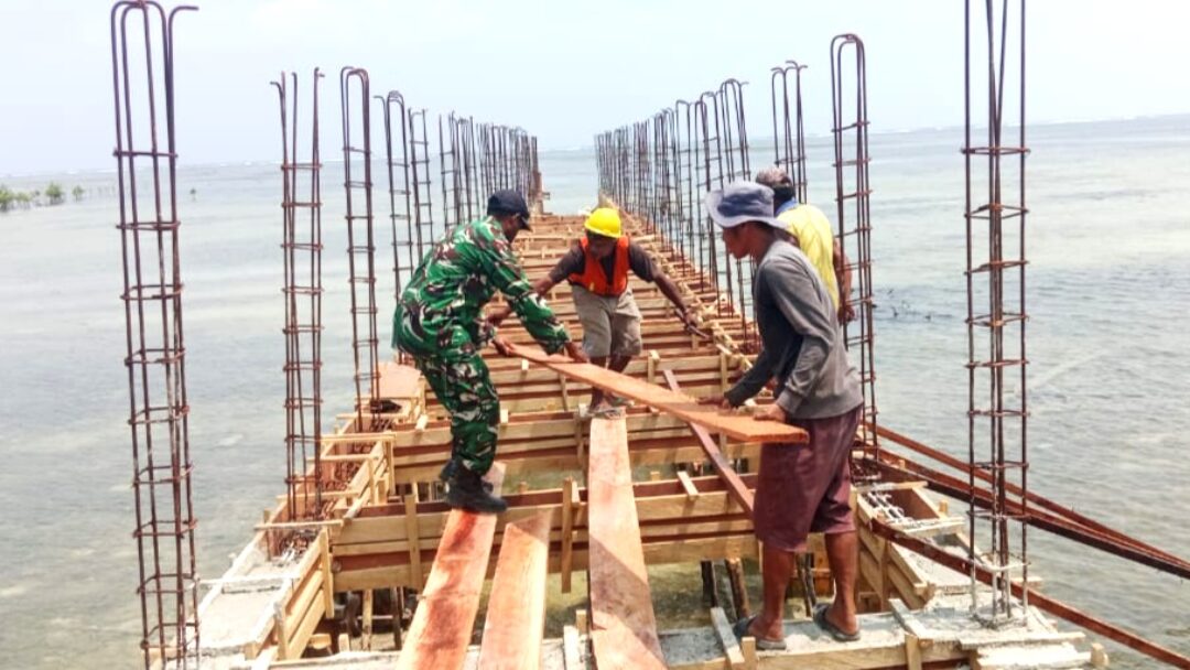 Babinsa Hadiri Monitoring Pembangunan Kampung Nelayan di Kornasoren