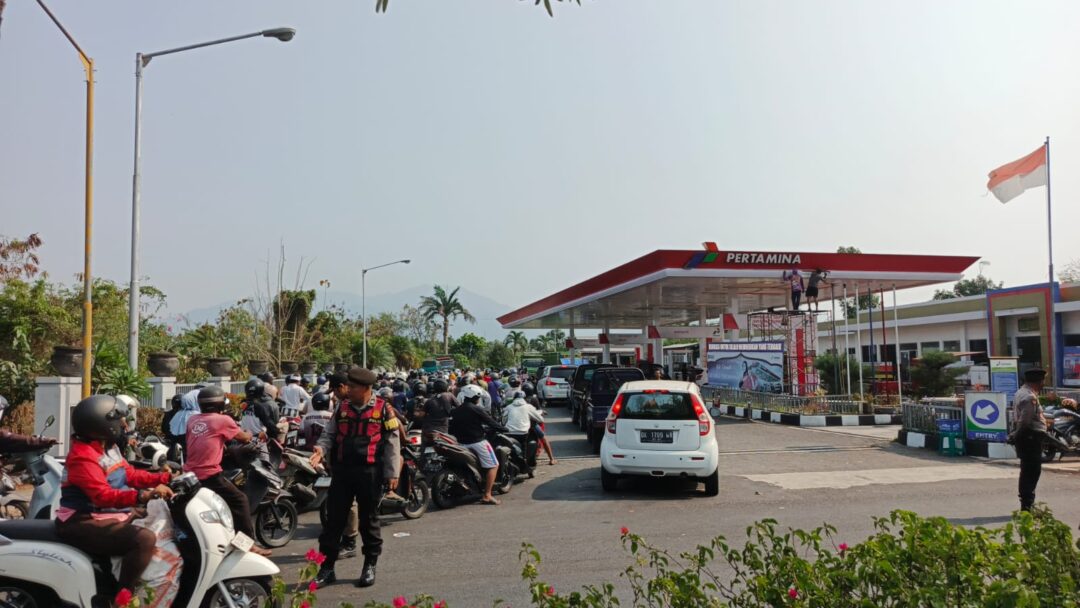 Antrean BBM Masih Mengular, KNPI Bali Sentil Pertamina soal Janji Pemulihan