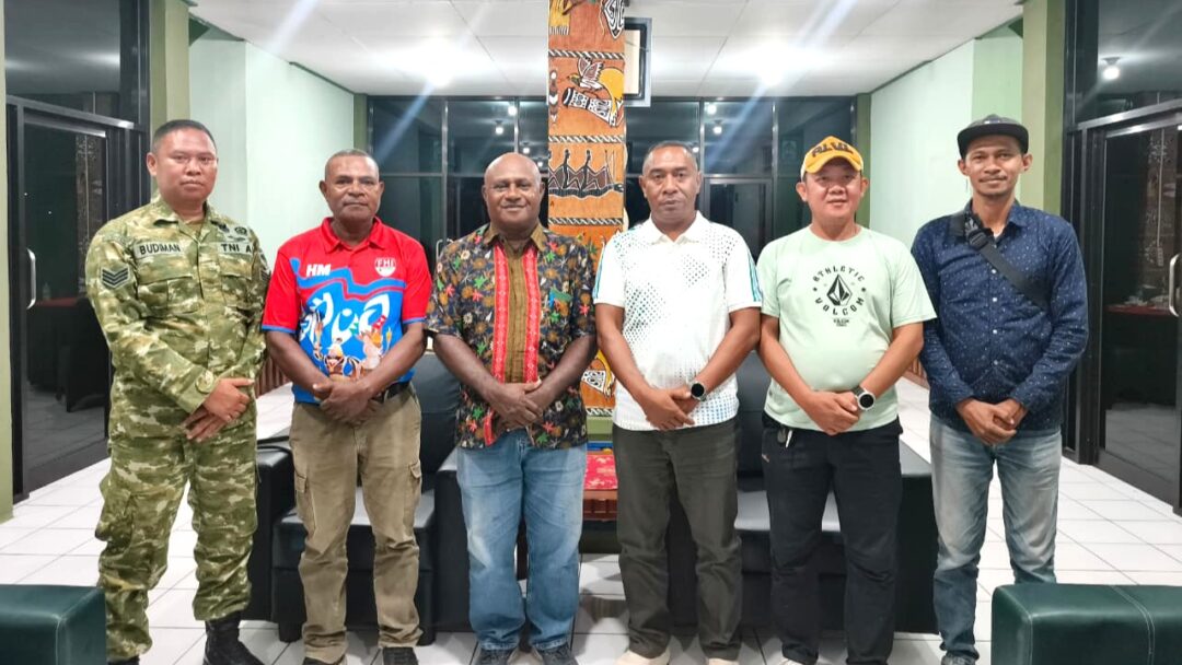Dandim 1708/BN Bahas Pengembangan Lapangan Hoki ke Depan di Kabupaten Biak Numfor