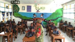 Babinsa Supiori Selatan Berikan Wasbang kepada Siswa SMP YPK 1 Korido