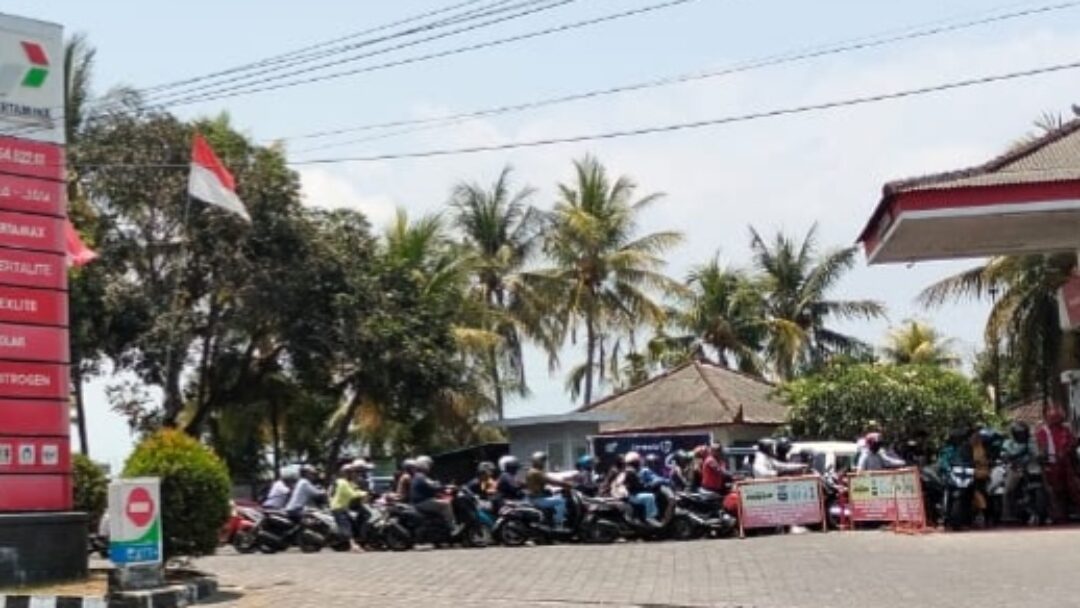 BBM di Jembrana Langka: 14 SPBU Kosong, Warga Dorong Motor Cari Eceran