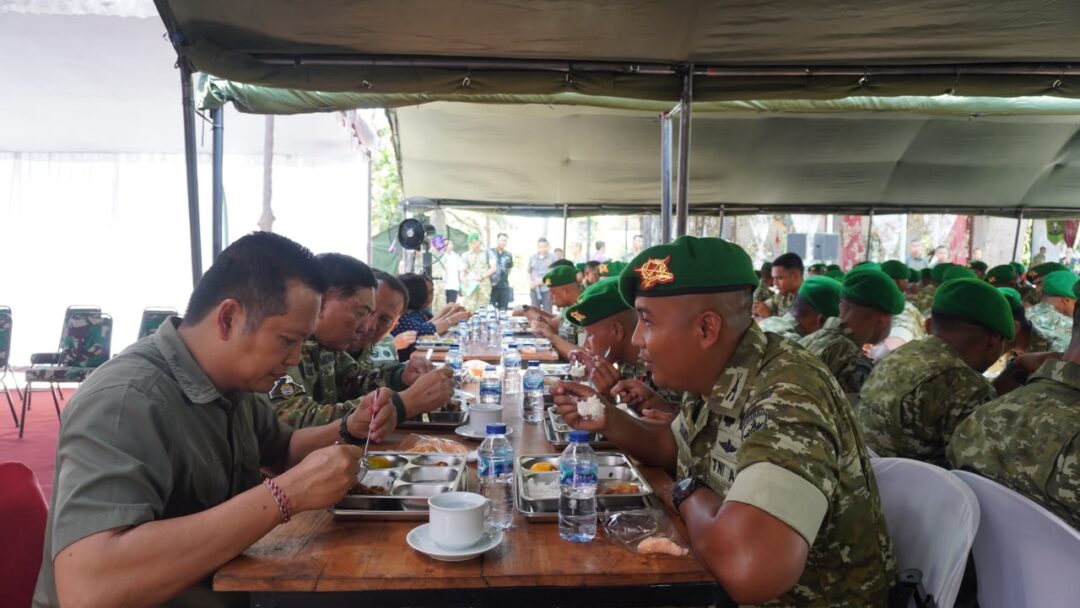 Menhan Dan Bupati Jembrana Santap Siang Bersama, Bakar Semangat Prajurit TNI