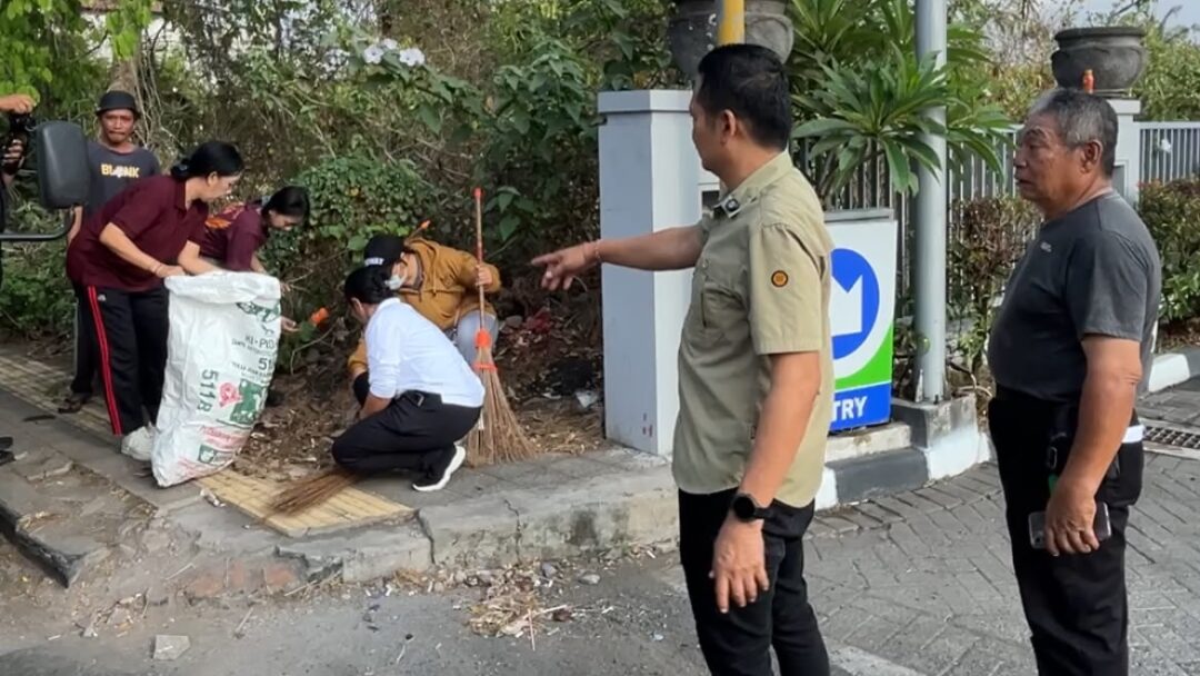 Bupati Kembang Gerakkan ASN Dan Masyarakat Gotong Royong Pasca Antrean Panjang Di SPBU