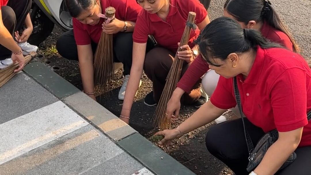 Konsisten Setiap Jumat, Kembang–Ipat Pimpin Langsung Gotong Royong ASN Bersihkan Aset Pemkab Dan Areal Publik